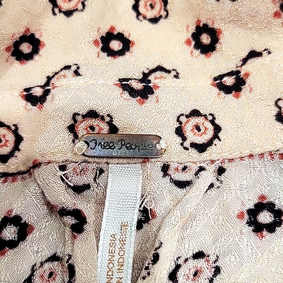 Free People Floral Bohemian Top.36 - Picture 6 of 7